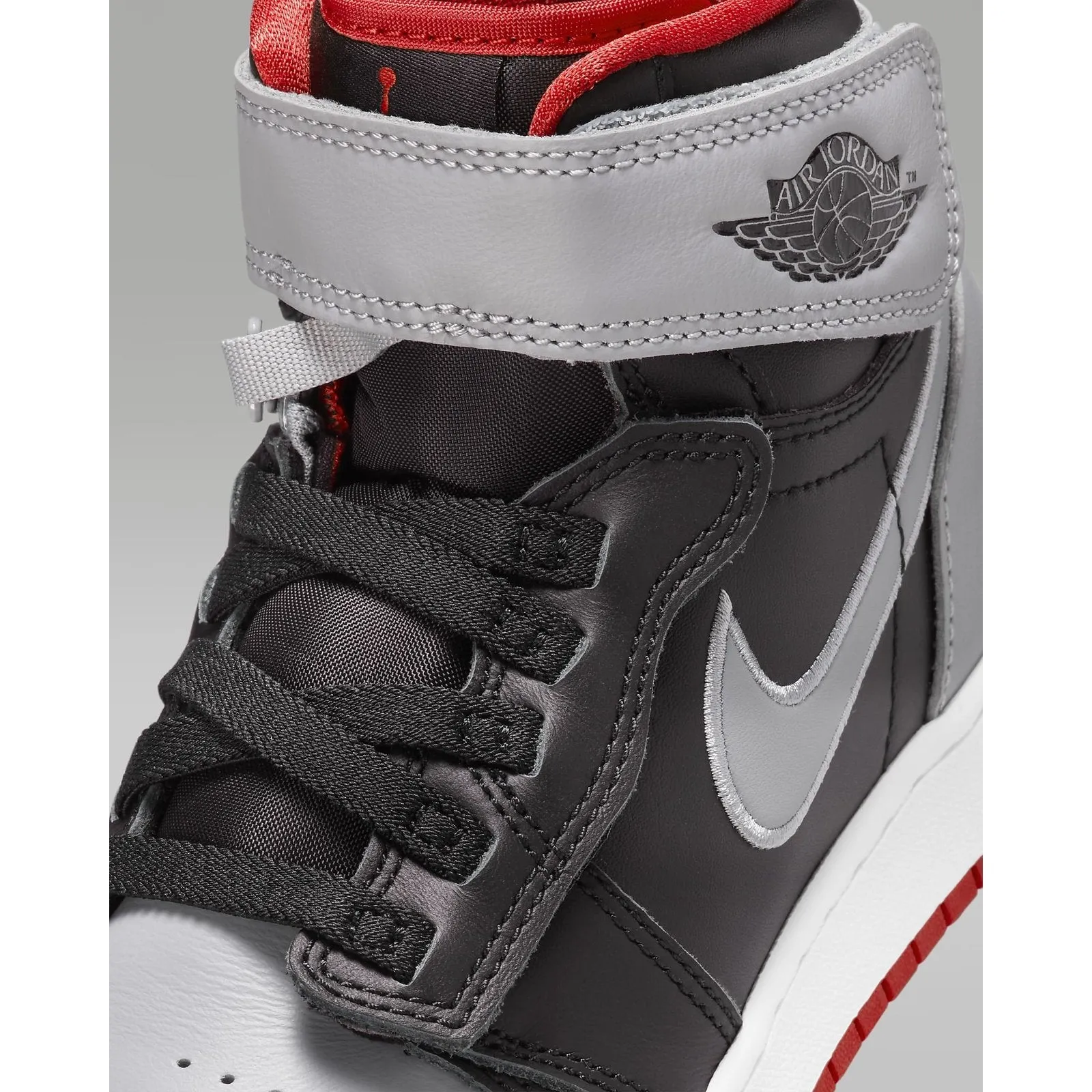 Air Jordan 1 Hi FlyEase