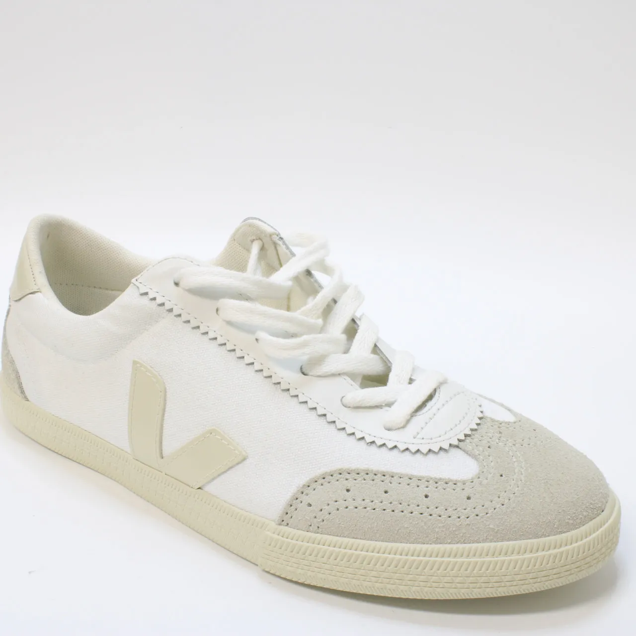 Veja Volley White Pierre F Uk Size 6