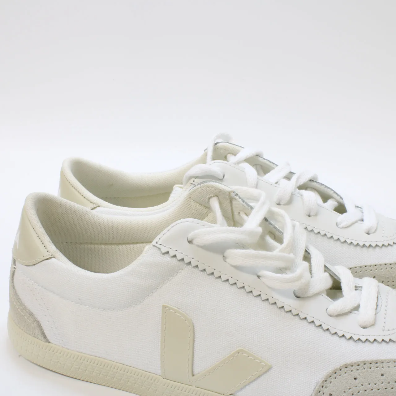 Veja Volley White Pierre F Uk Size 6