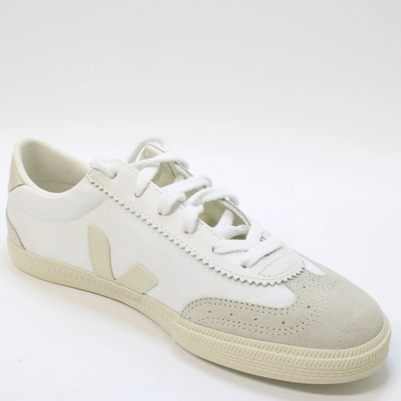 Veja Volley White Pierre F Uk Size 6