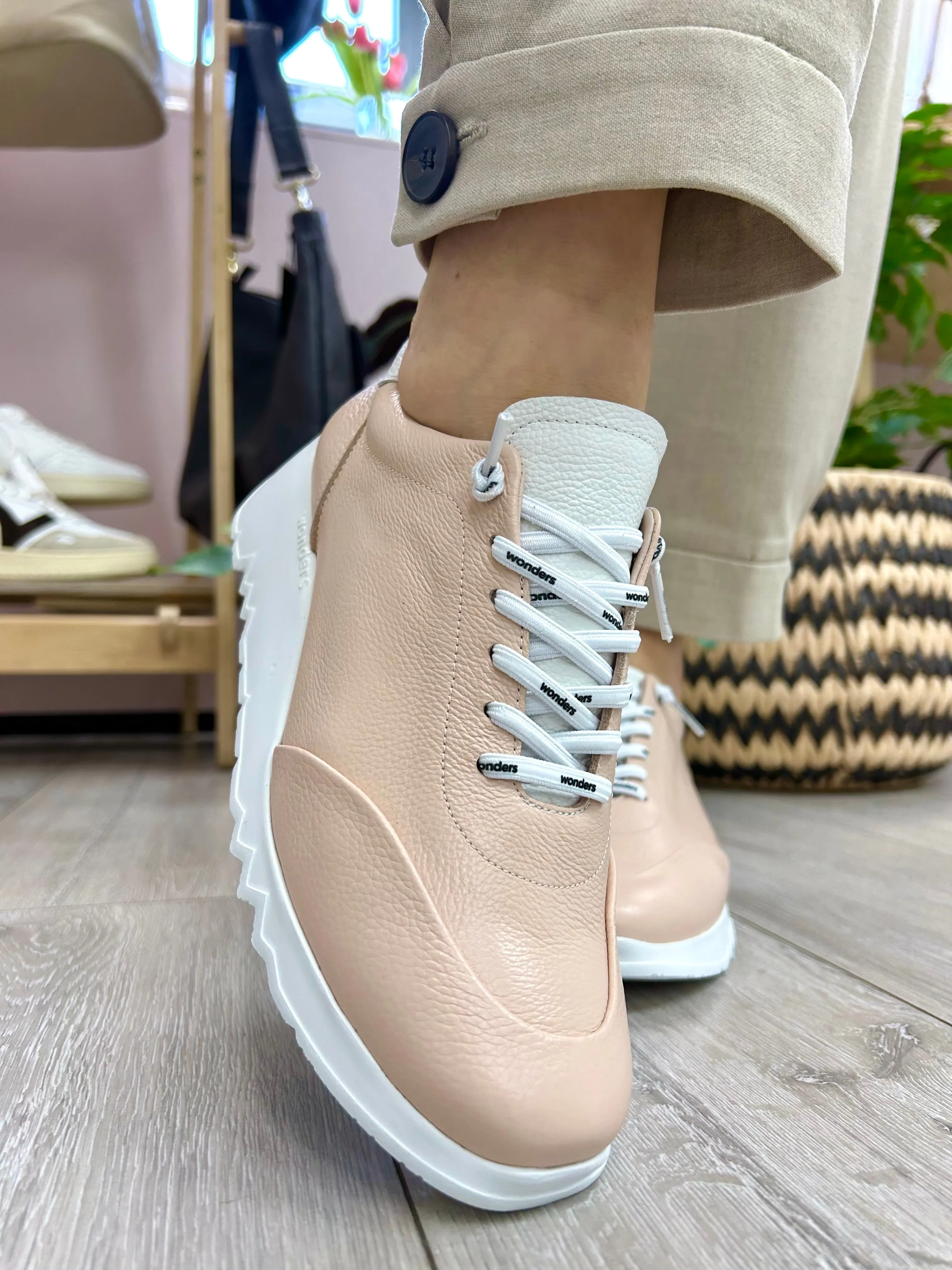 Wonders | Simple Trainer